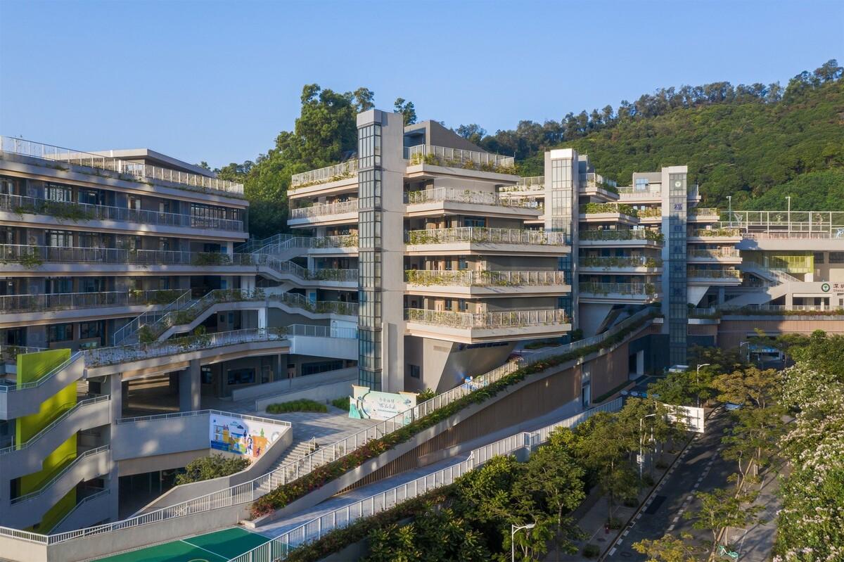 “上山”校园：深圳福田实验教育集团侨香学校·北校区 / 申都设计