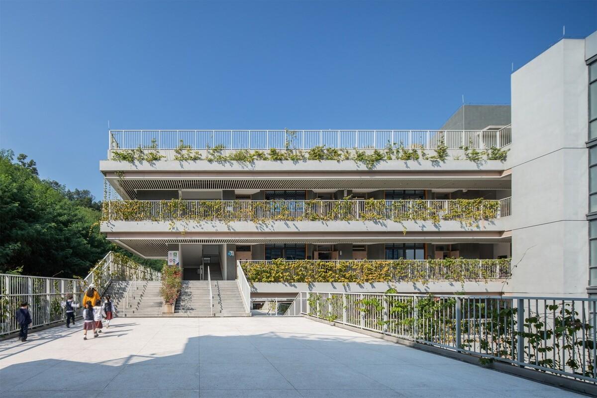 “上山”校园：深圳福田实验教育集团侨香学校·北校区 / 申都设计