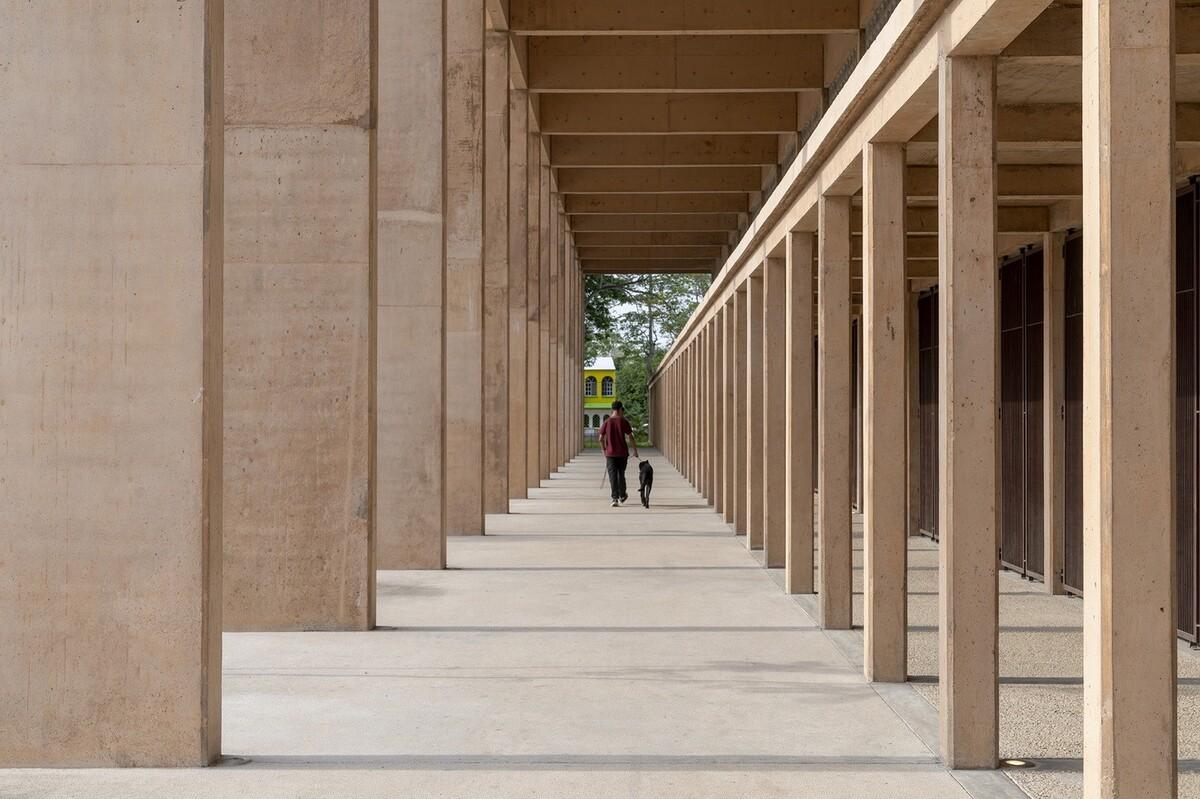 Manuel Vargas Iziquierdo 棒球场与体育中心 / Bernardo Quinzaños + CCA Centro de Colaboración Arquitectónica