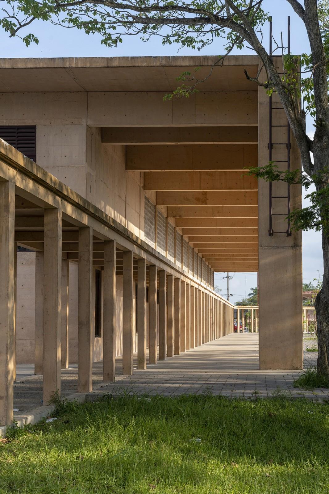 Manuel Vargas Iziquierdo 棒球场与体育中心 / Bernardo Quinzaños + CCA Centro de Colaboración Arquitectónica