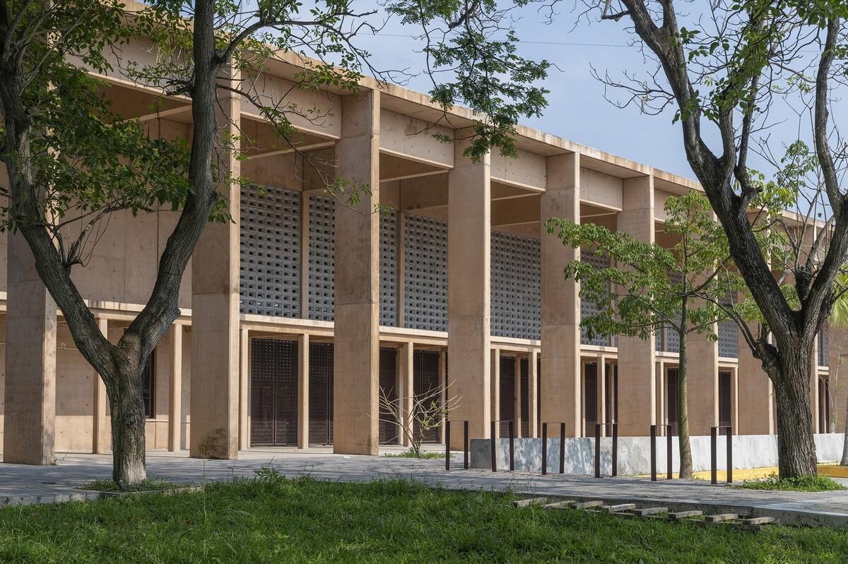 Manuel Vargas Iziquierdo 棒球场与体育中心 / Bernardo Quinzaños + CCA Centro de Colaboración Arquitectónica