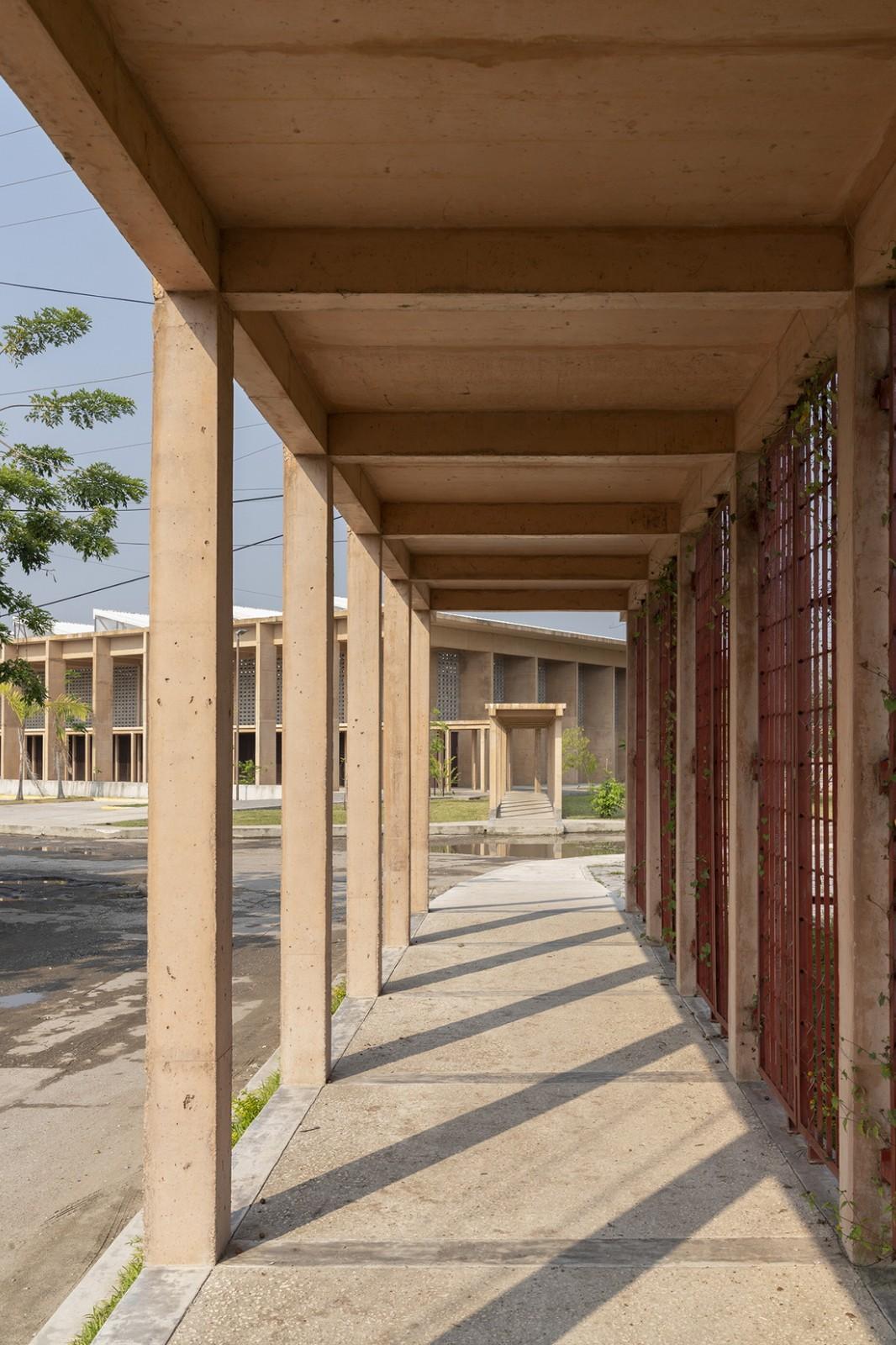 Manuel Vargas Iziquierdo 棒球场与体育中心 / Bernardo Quinzaños + CCA Centro de Colaboración Arquitectónica