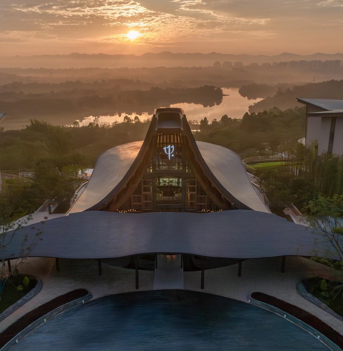 “龙脊”- 地中海黑龙滩度假酒店  / AIM ARCHITECTURE