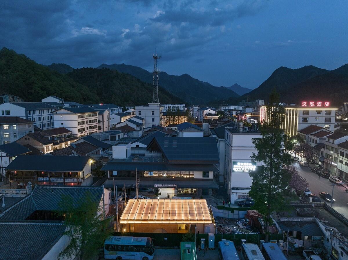 留坝老街红砖公厕 / 尌林建筑设计事务所