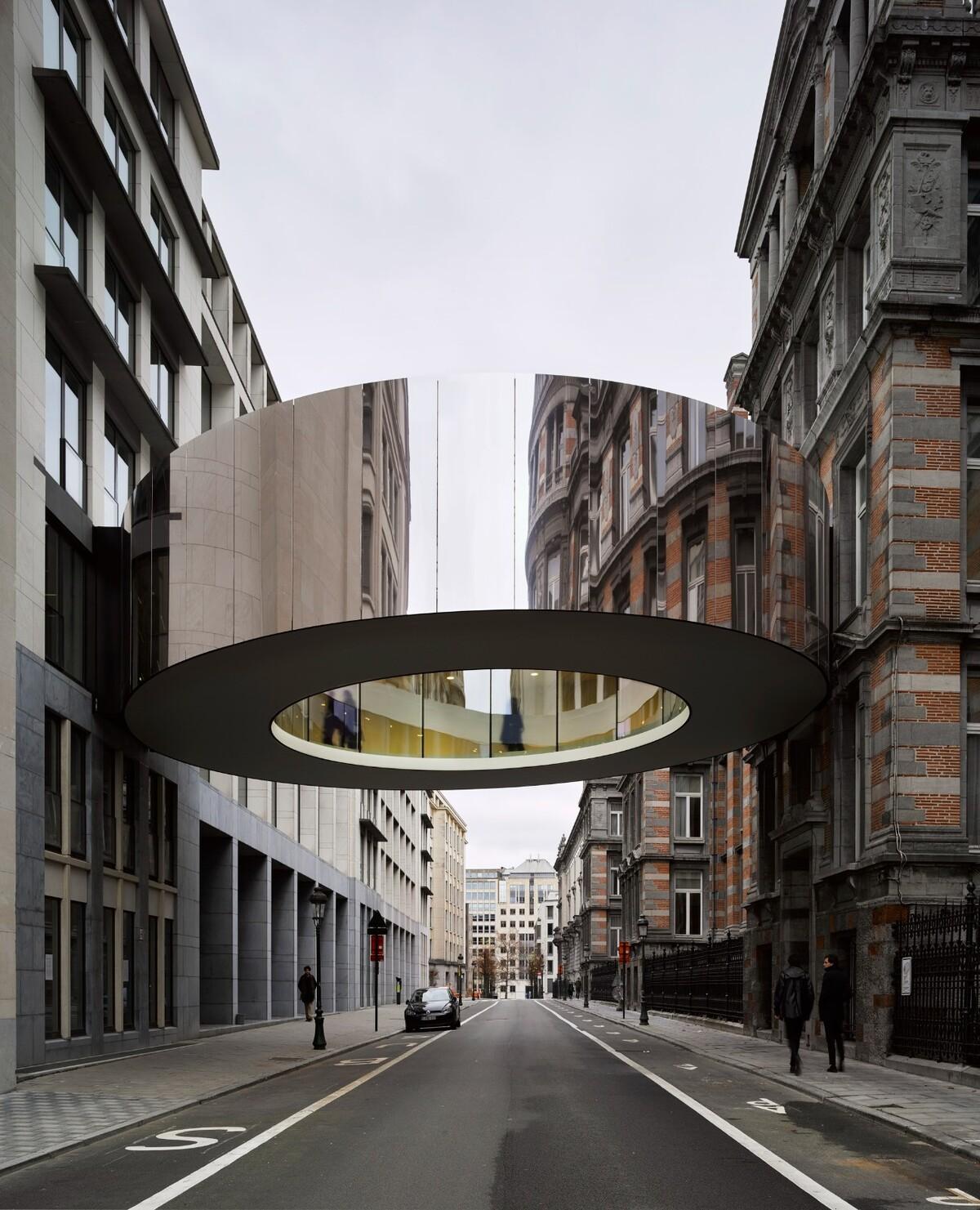 Tondo 人行天桥 / OFFICE Kersten Geers David Van Severen
