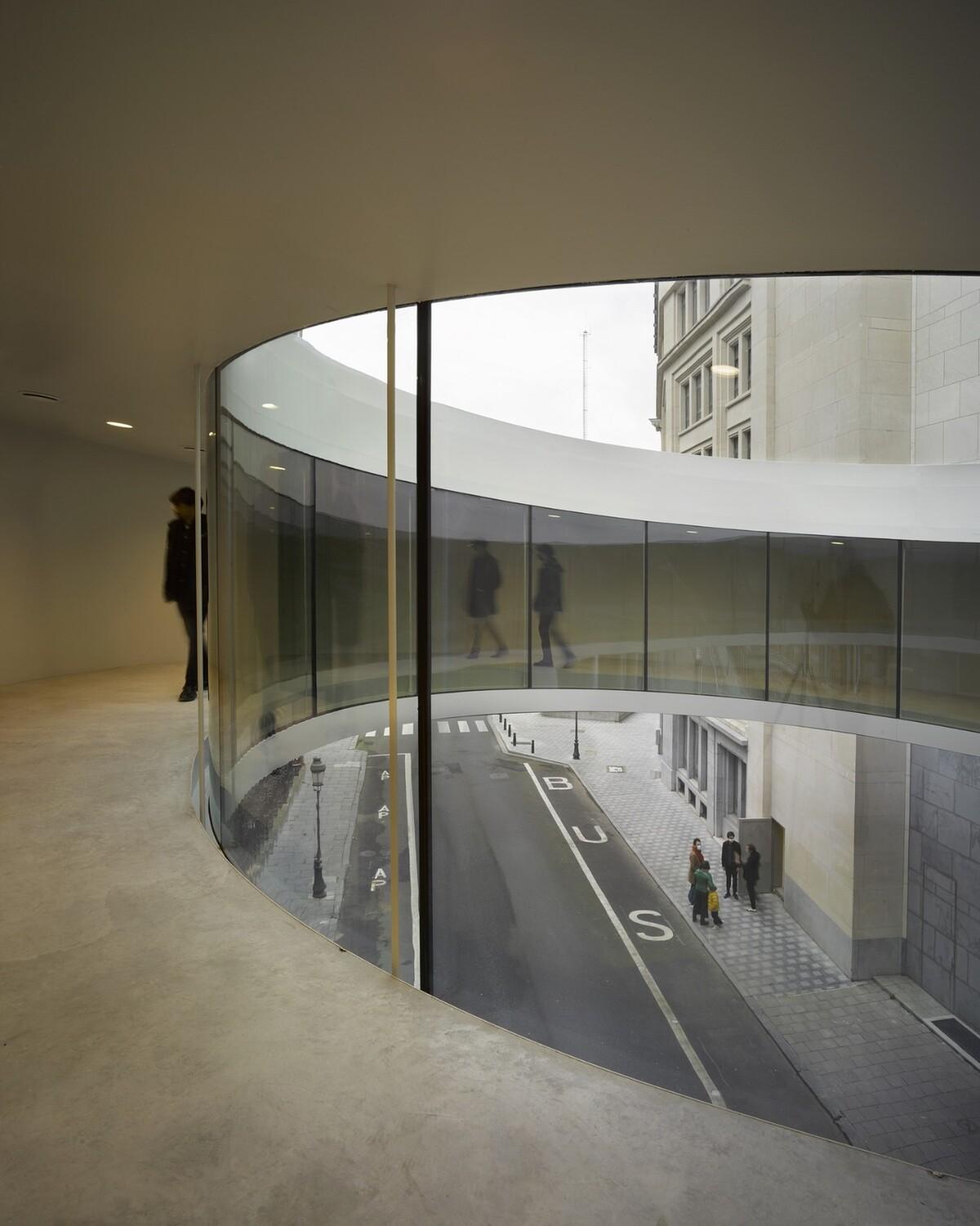 Tondo 人行天桥 / OFFICE Kersten Geers David Van Severen