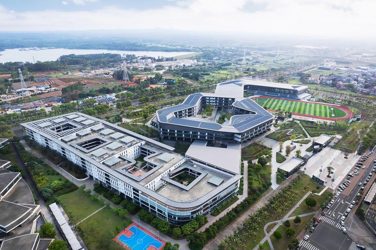 北京大学附属中学海口学校 / Crossboundaries