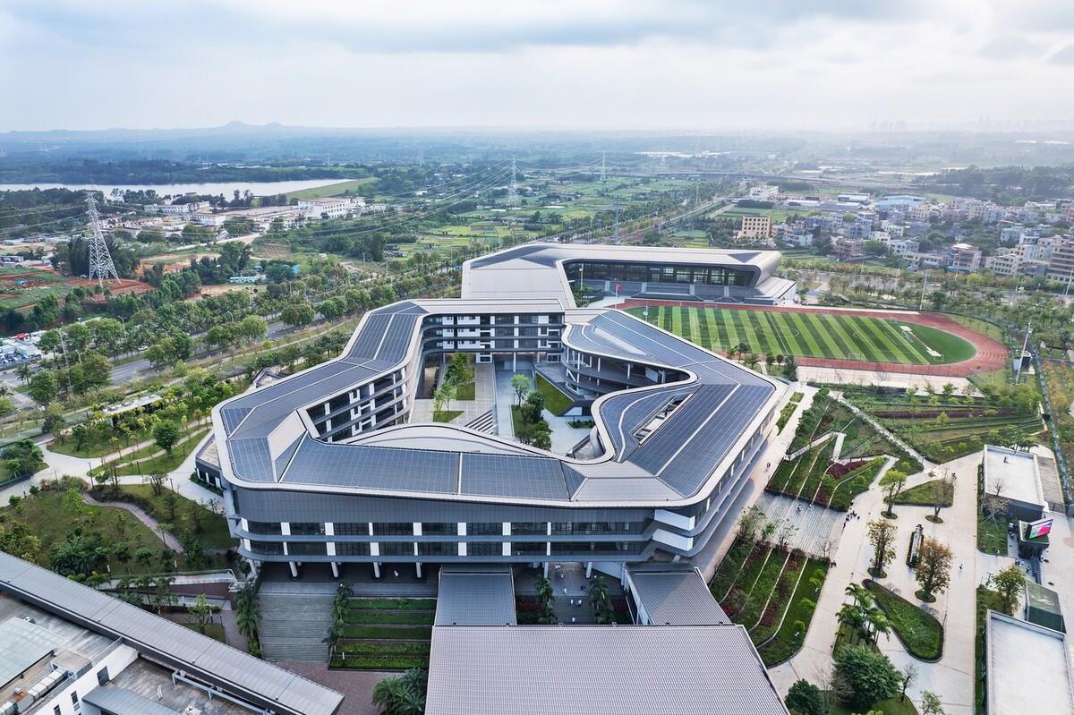 北京大学附属中学海口学校 / Crossboundaries