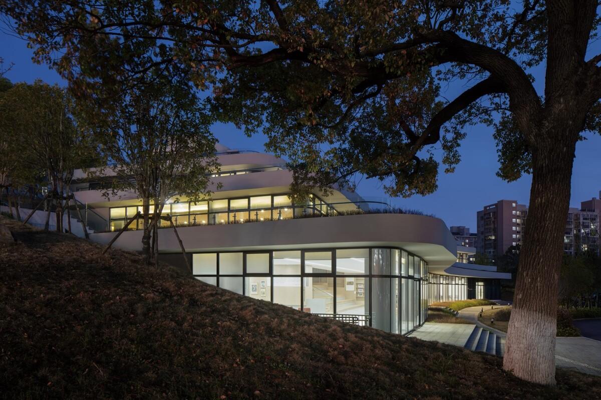 长沙市南雅中学图书馆 / 中机国际罗劲工作室