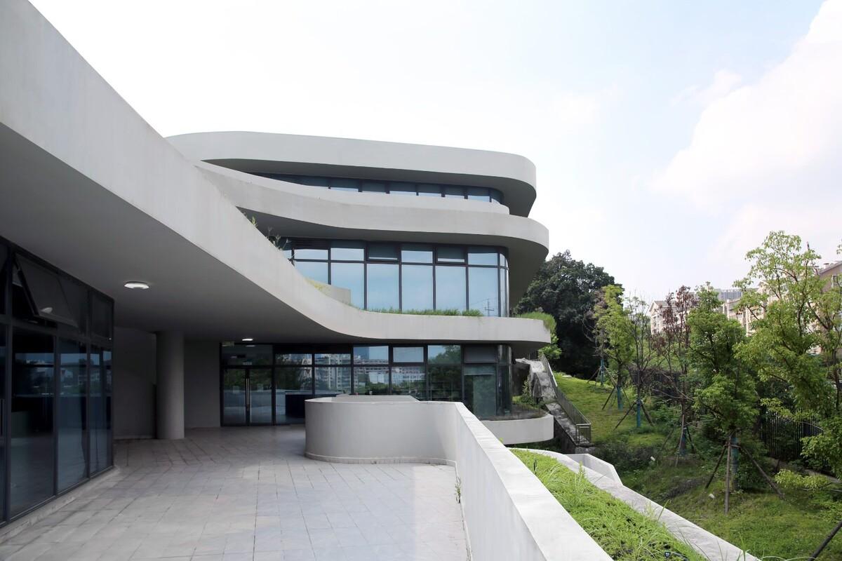 长沙市南雅中学图书馆 / 中机国际罗劲工作室