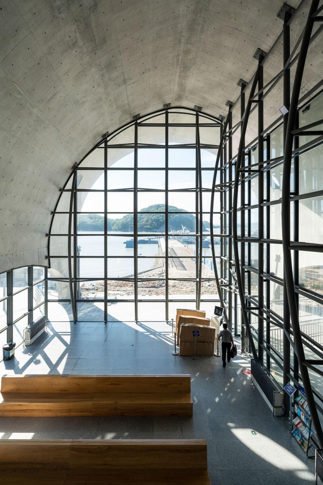 虾峙客运站 / 致正建筑工作室