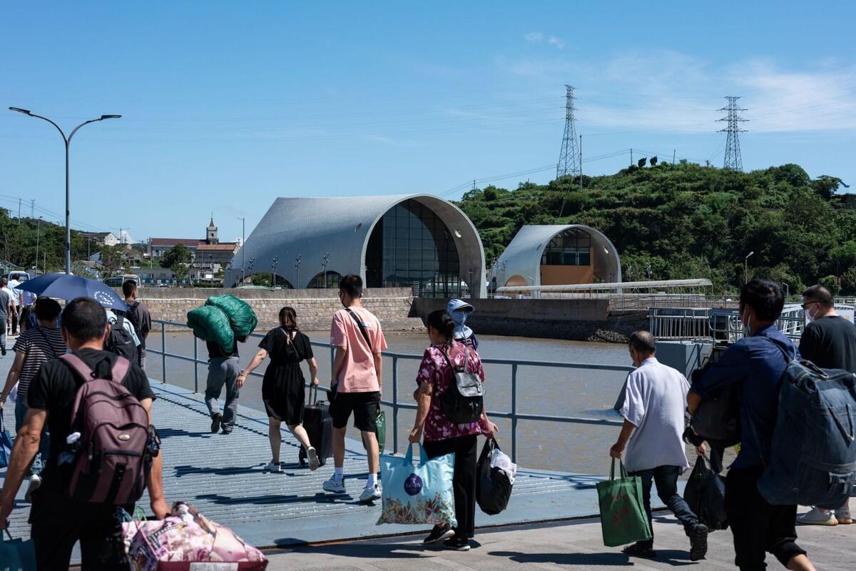 虾峙客运站 / 致正建筑工作室