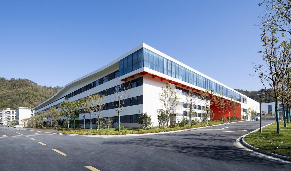南山五福堂高级中学 / 小写建筑