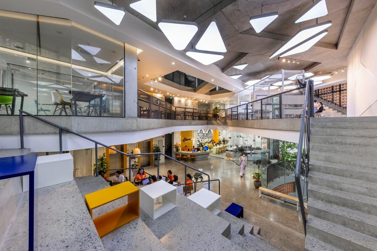 AEC 4B 外语教育中心 / Ho Khue Architects