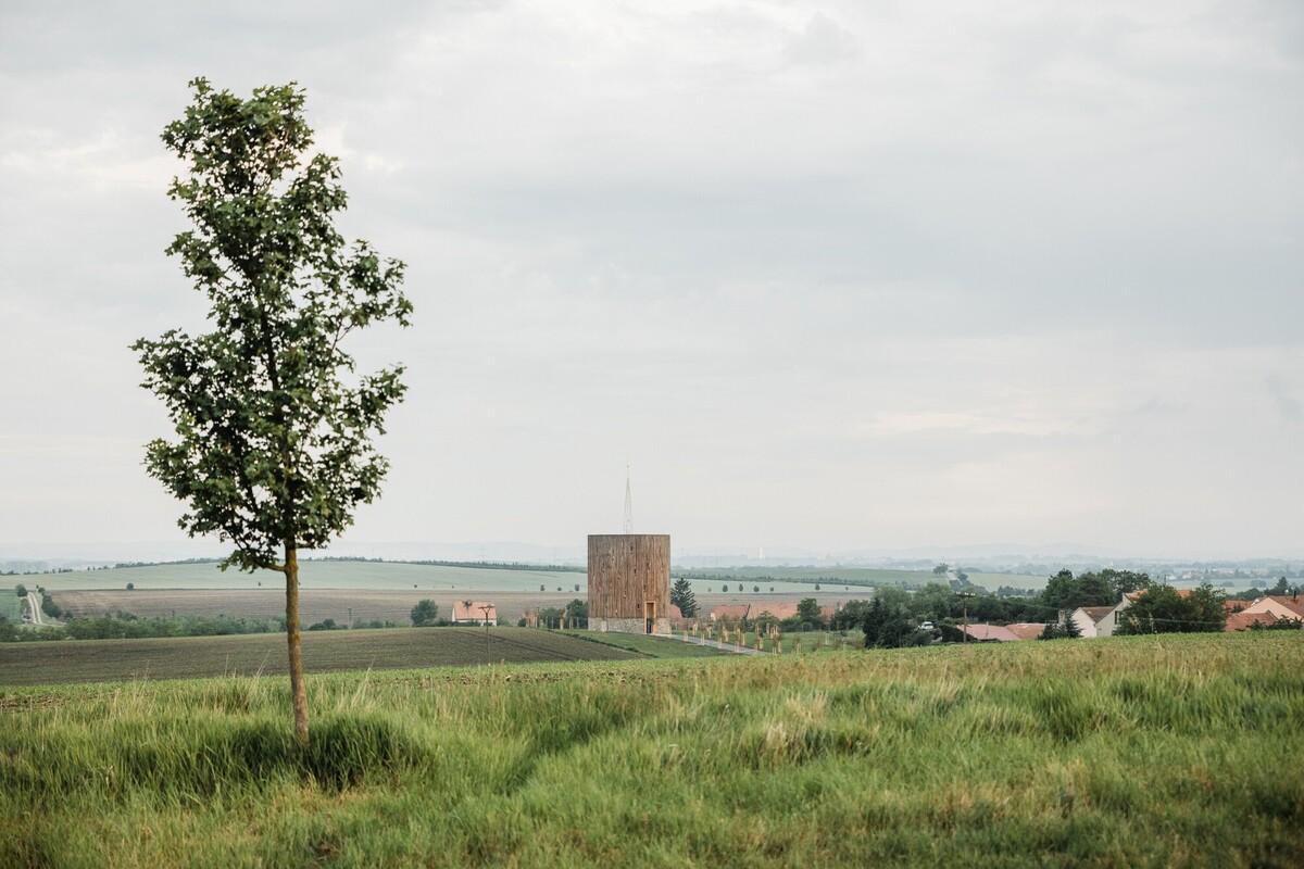 Nesvačilka 圣母教堂 / RCNKSK