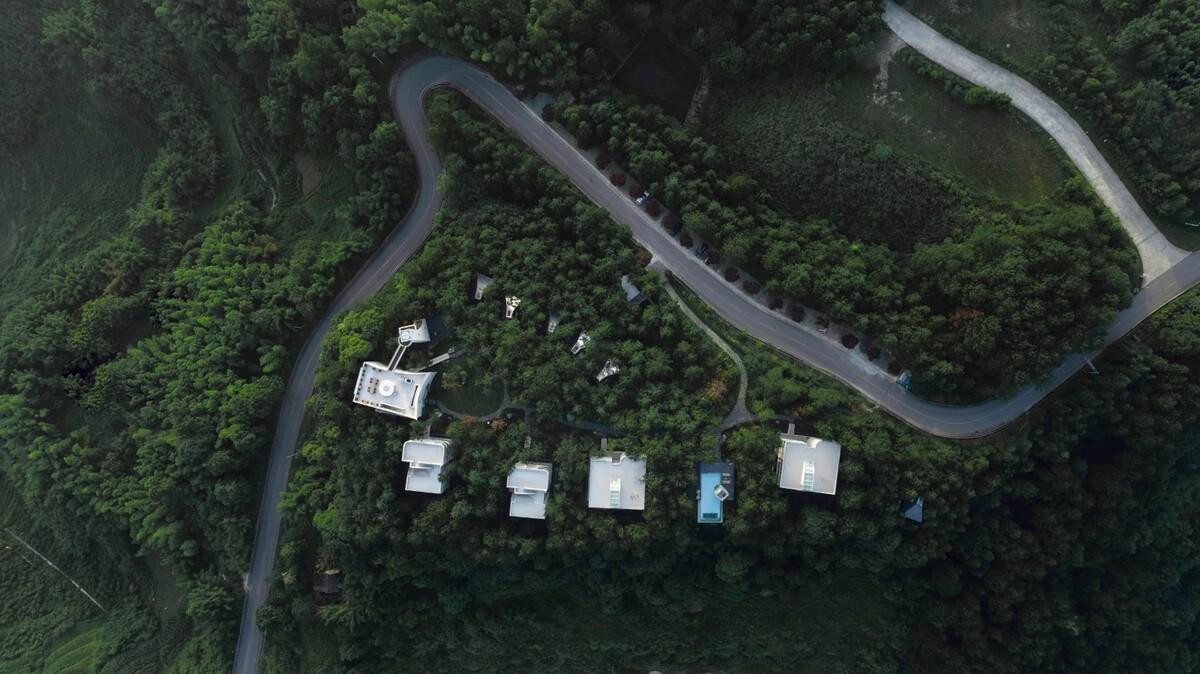 仙那度·重重山 / 城外建筑