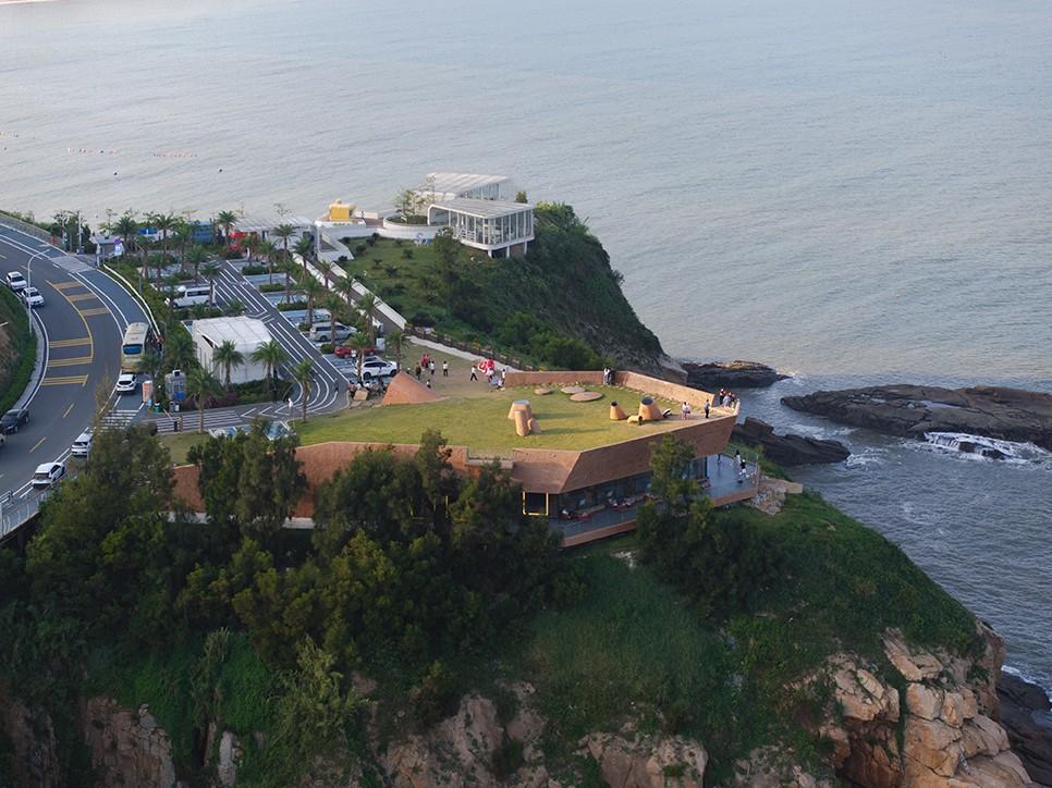 隐于地下，可观沧海： “洞见•蓝”空间 / 三文建筑&何崴工作室
