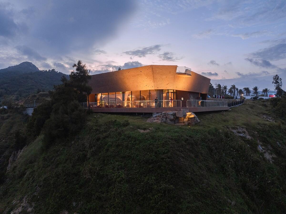 隐于地下，可观沧海： “洞见•蓝”空间 / 三文建筑&何崴工作室