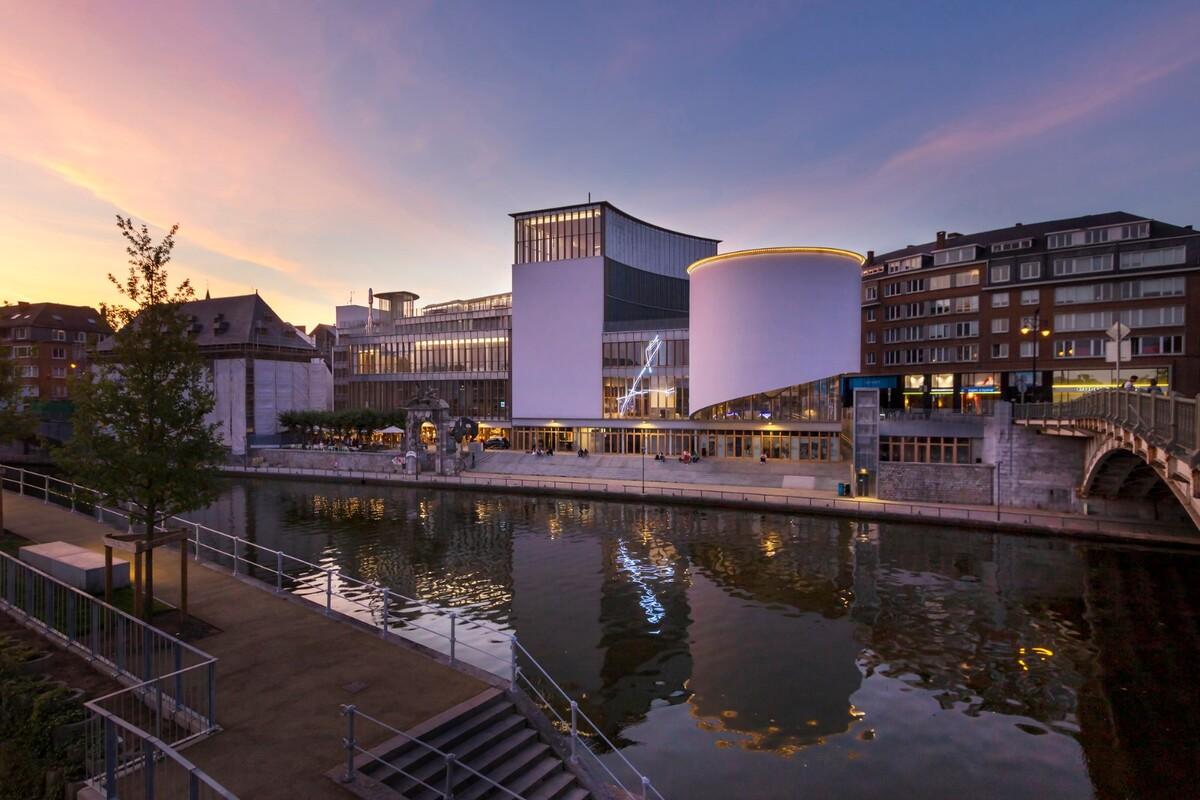 那慕尔省文化之家 / Philippe Samyn and Partners