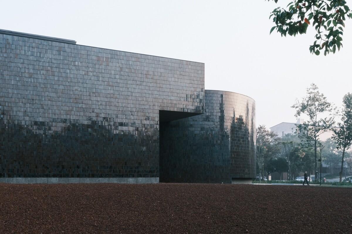 “釉”织新旧，黄龙山·紫砂矿源展示馆 / 东南大学建筑学院+旭可建筑