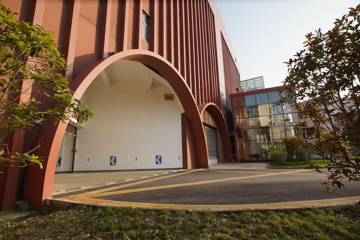 工业上楼与智造空间：市区工业的精细化城市更新 ——上海百诺巧克力梦工厂·博物馆 / 创霖-泽柏