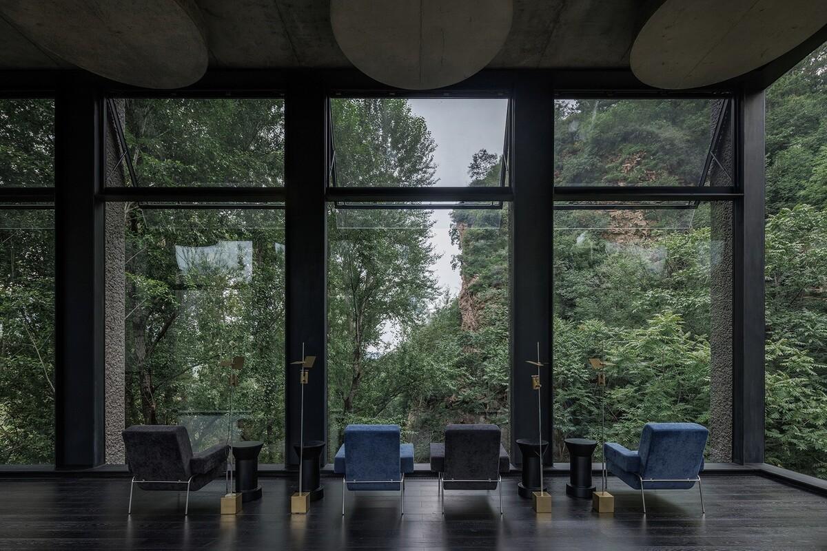 雾灵山眼石汤泉，林中仪器 / 直向建筑