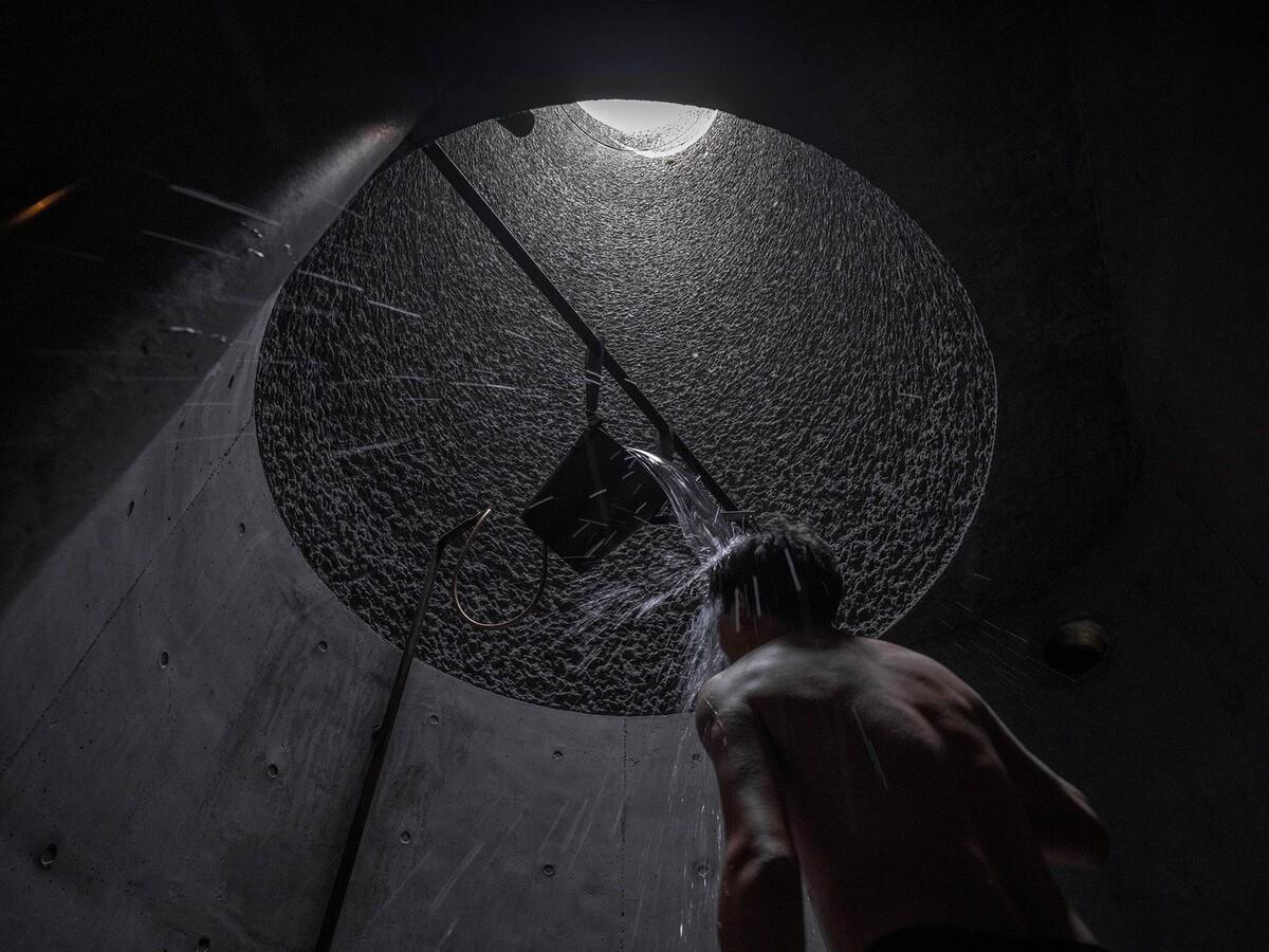 雾灵山眼石汤泉，林中仪器 / 直向建筑