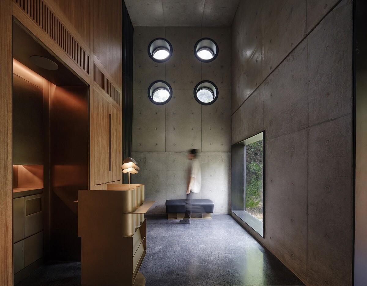 雾灵山眼石汤泉，林中仪器 / 直向建筑