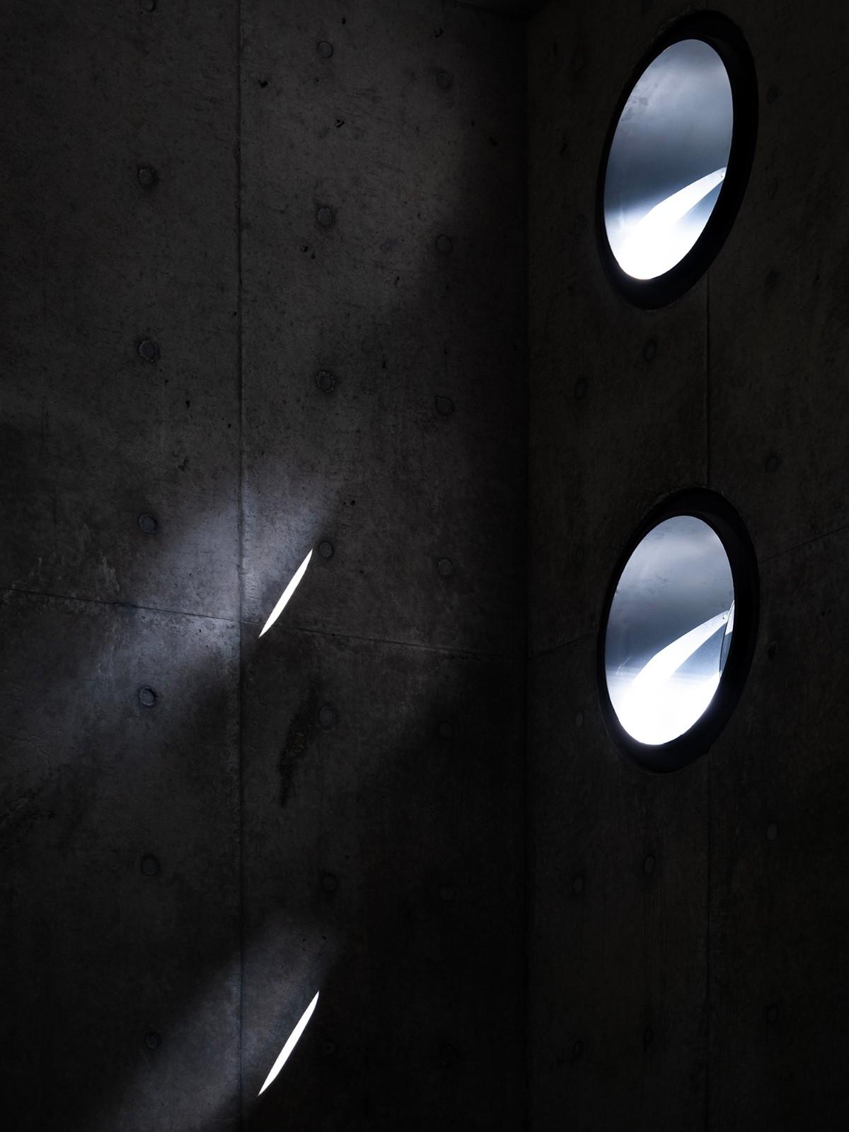雾灵山眼石汤泉，林中仪器 / 直向建筑