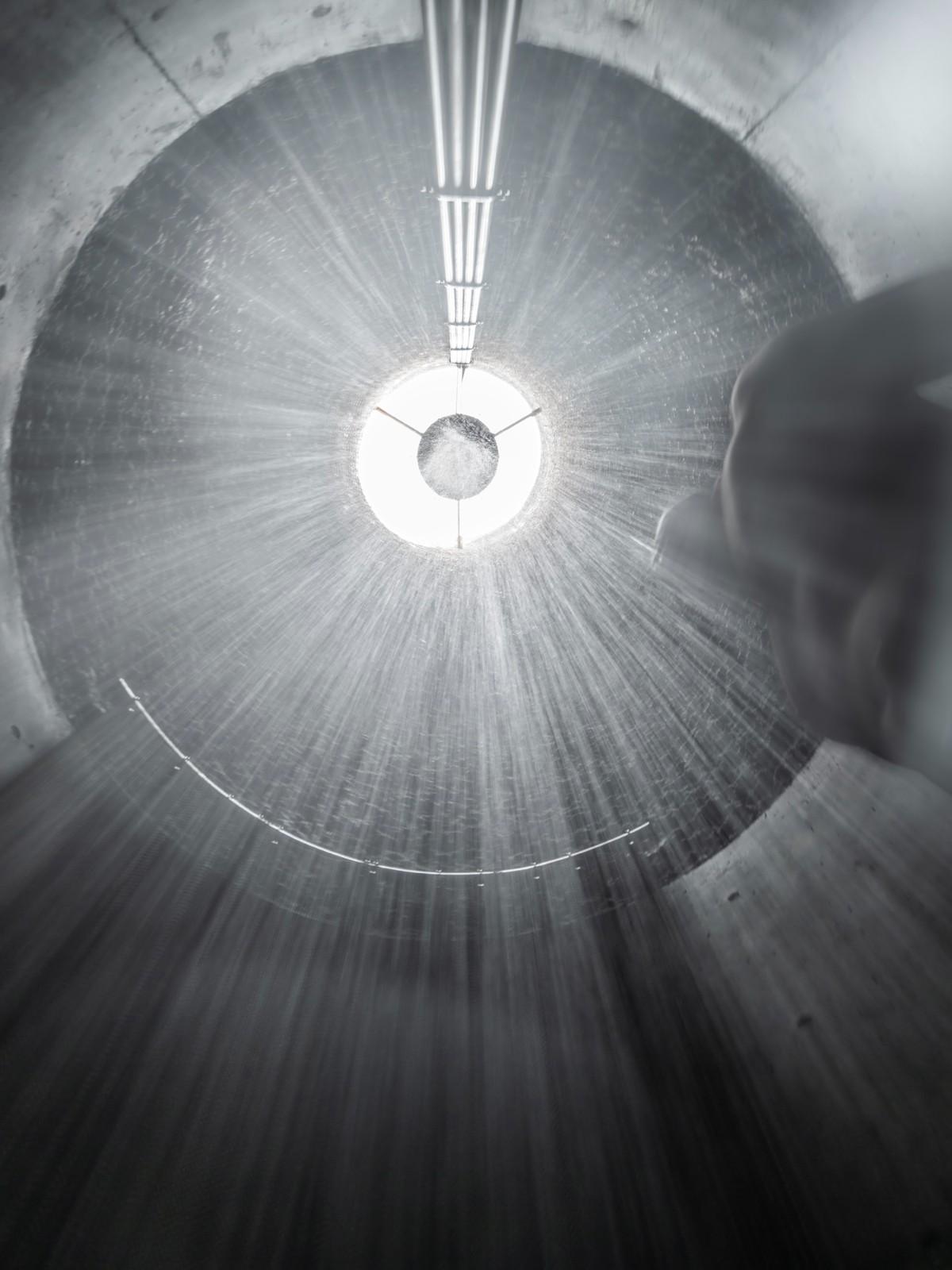 雾灵山眼石汤泉，林中仪器 / 直向建筑