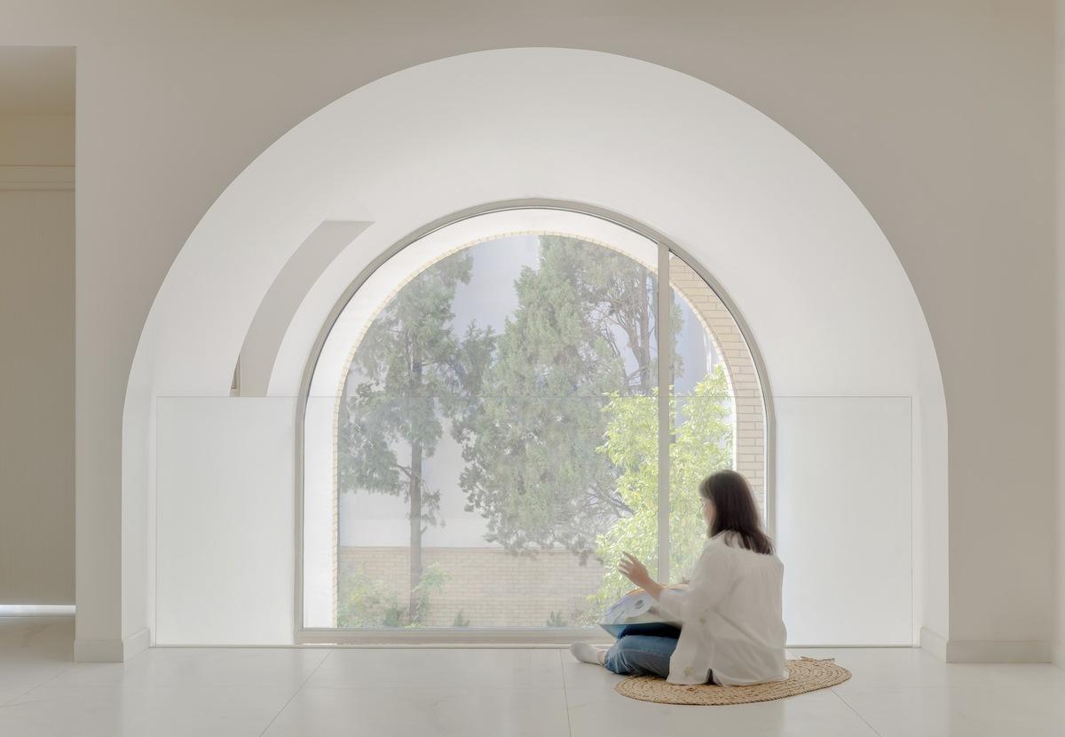2 IVANs, 2 HOUSEs / HAMAAN Studio