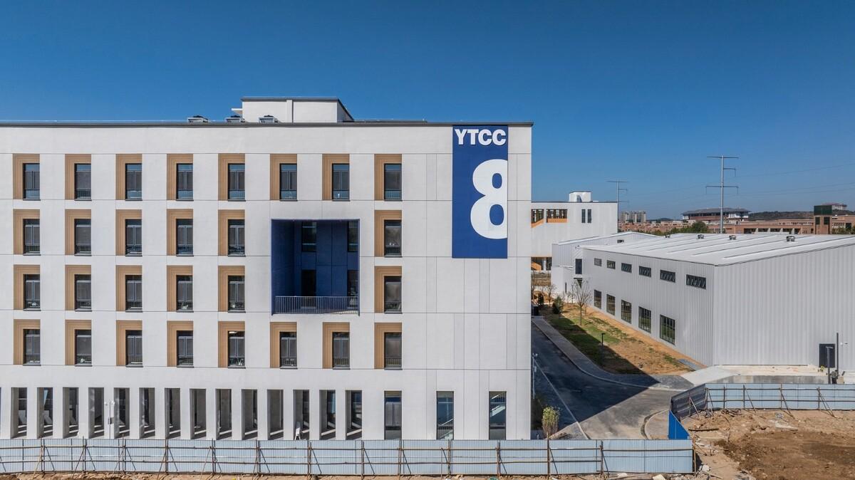 烟台城市科技职业学院二期 / 超城建筑