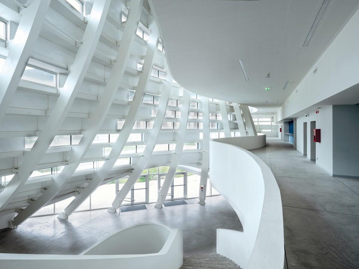 冰川校园:瓦莱达奥斯塔大学新校区 / MCA建筑事务所