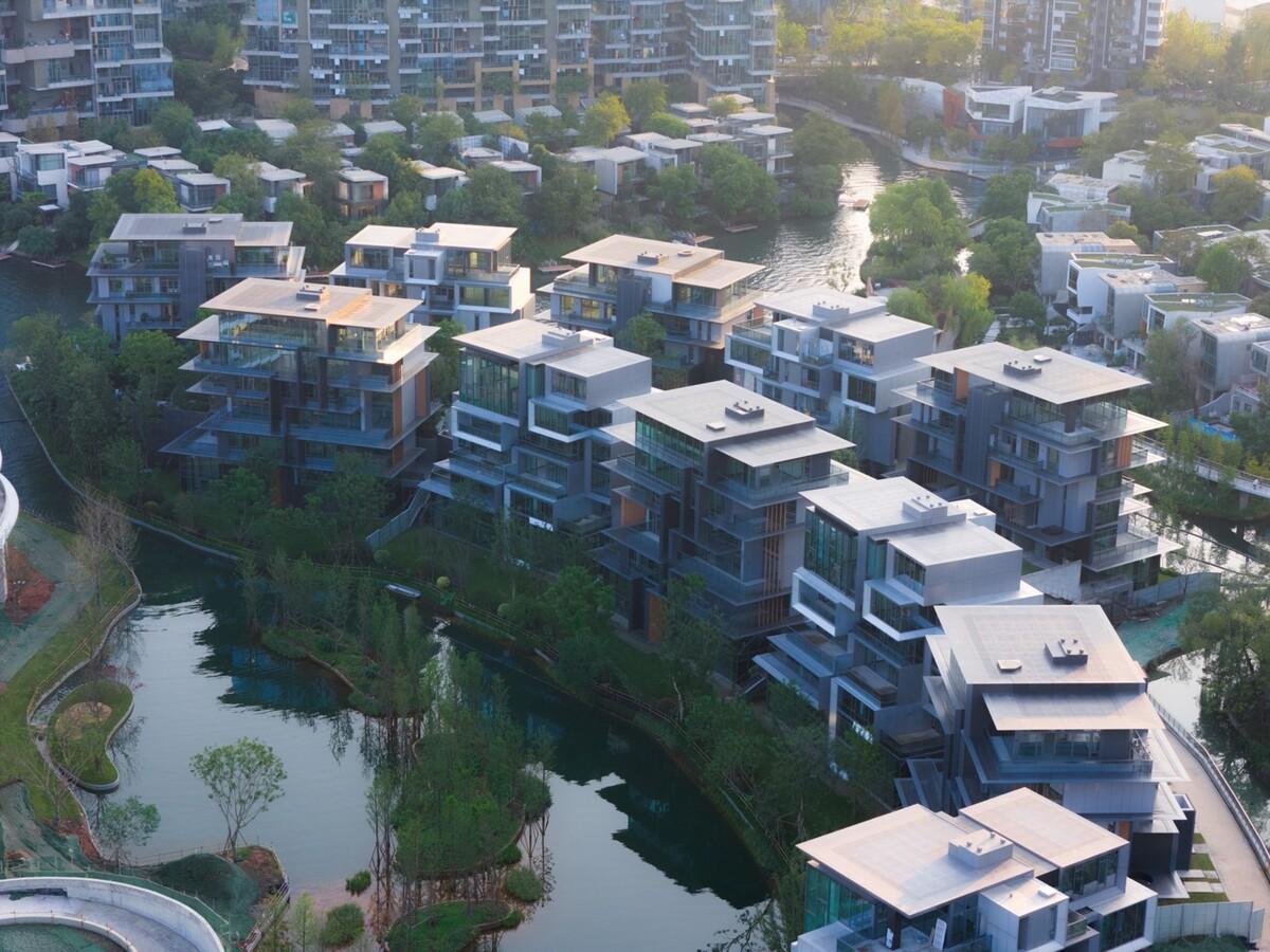 孟凡浩x万华：独栋住宅新物种：成都麓湖黑石岛垂直五连墅