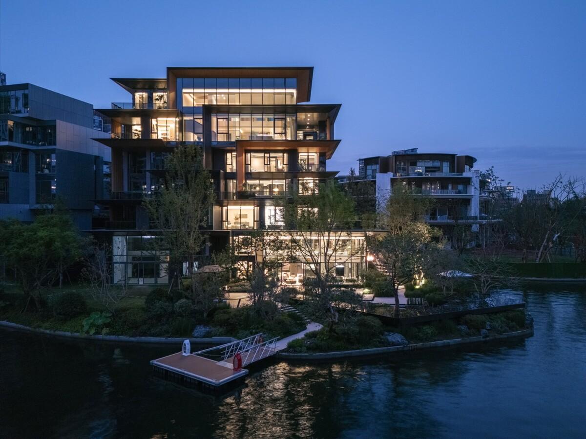 孟凡浩x万华：独栋住宅新物种：成都麓湖黑石岛垂直五连墅