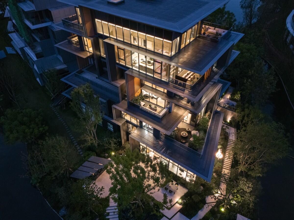 孟凡浩x万华：独栋住宅新物种：成都麓湖黑石岛垂直五连墅