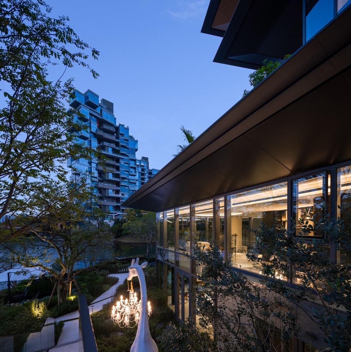 孟凡浩x万华：独栋住宅新物种：成都麓湖黑石岛垂直五连墅