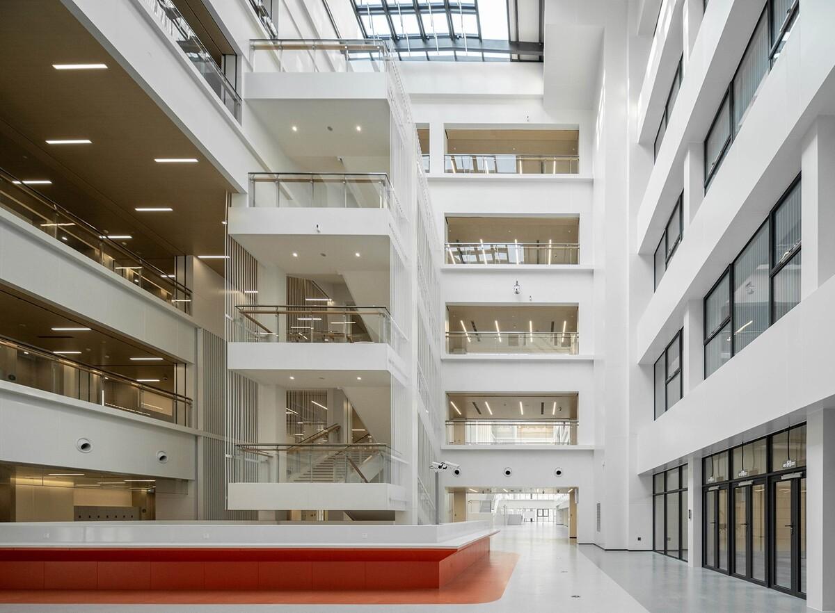 上海金鼎平和学校 / c+d Design Center