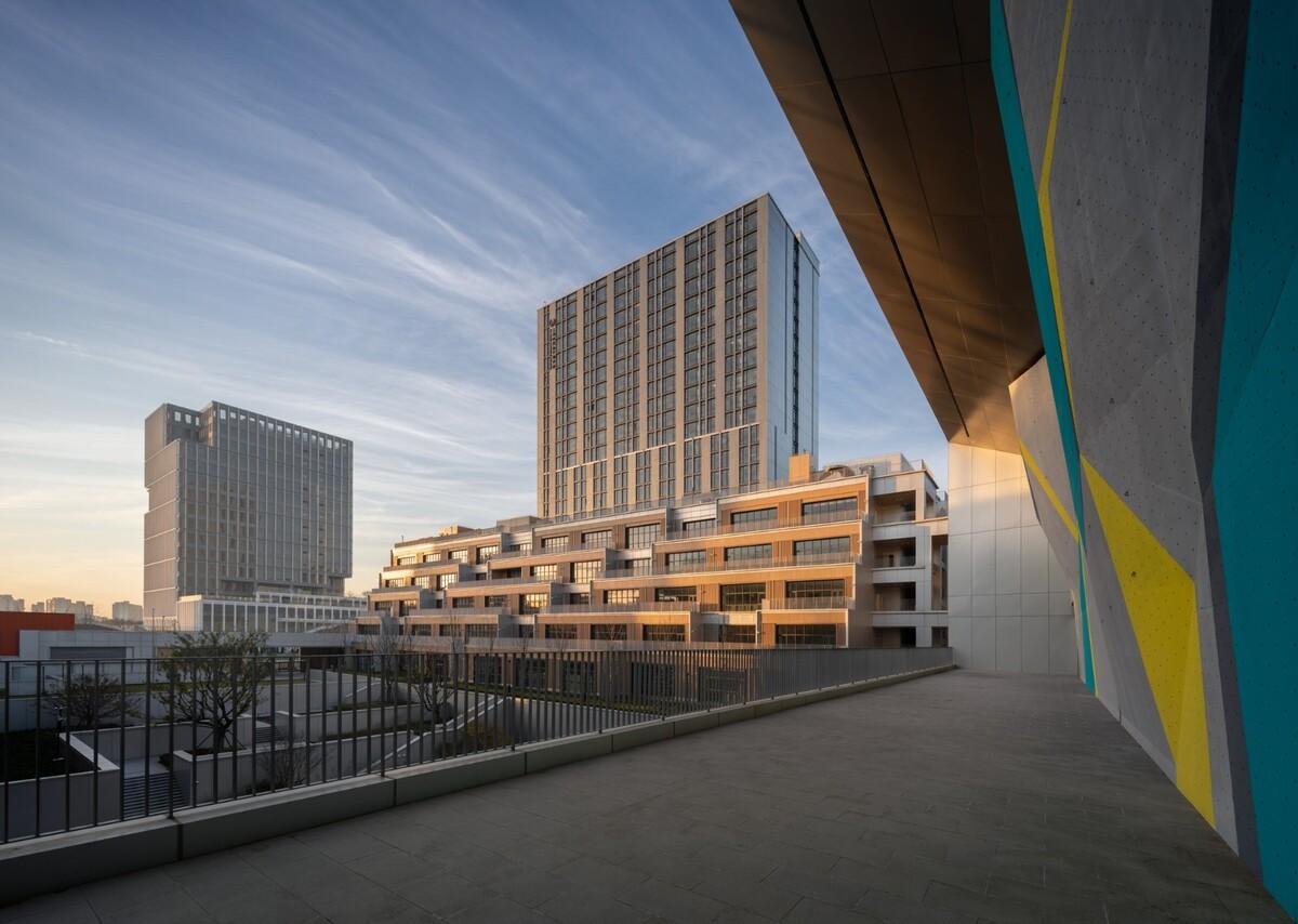 上海金鼎平和学校 / c+d Design Center