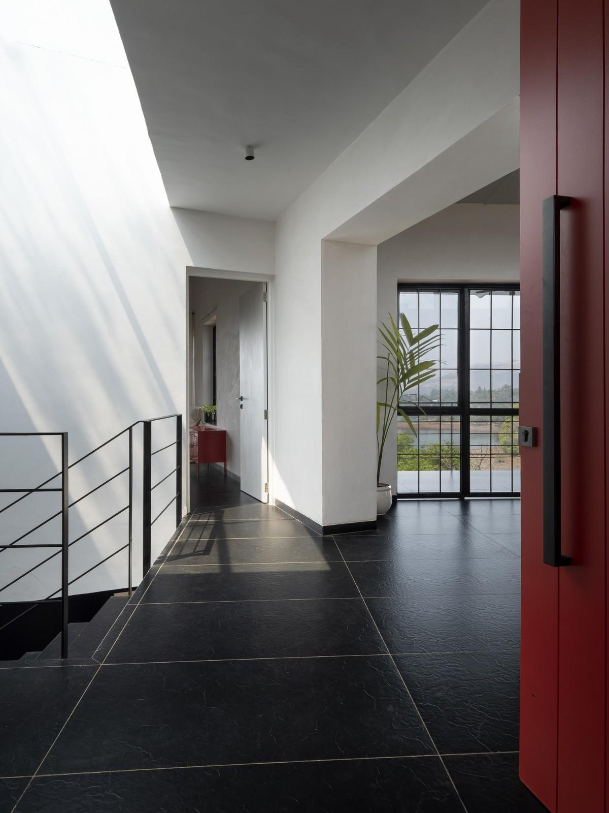 斜屋 / Red Brick Studio
