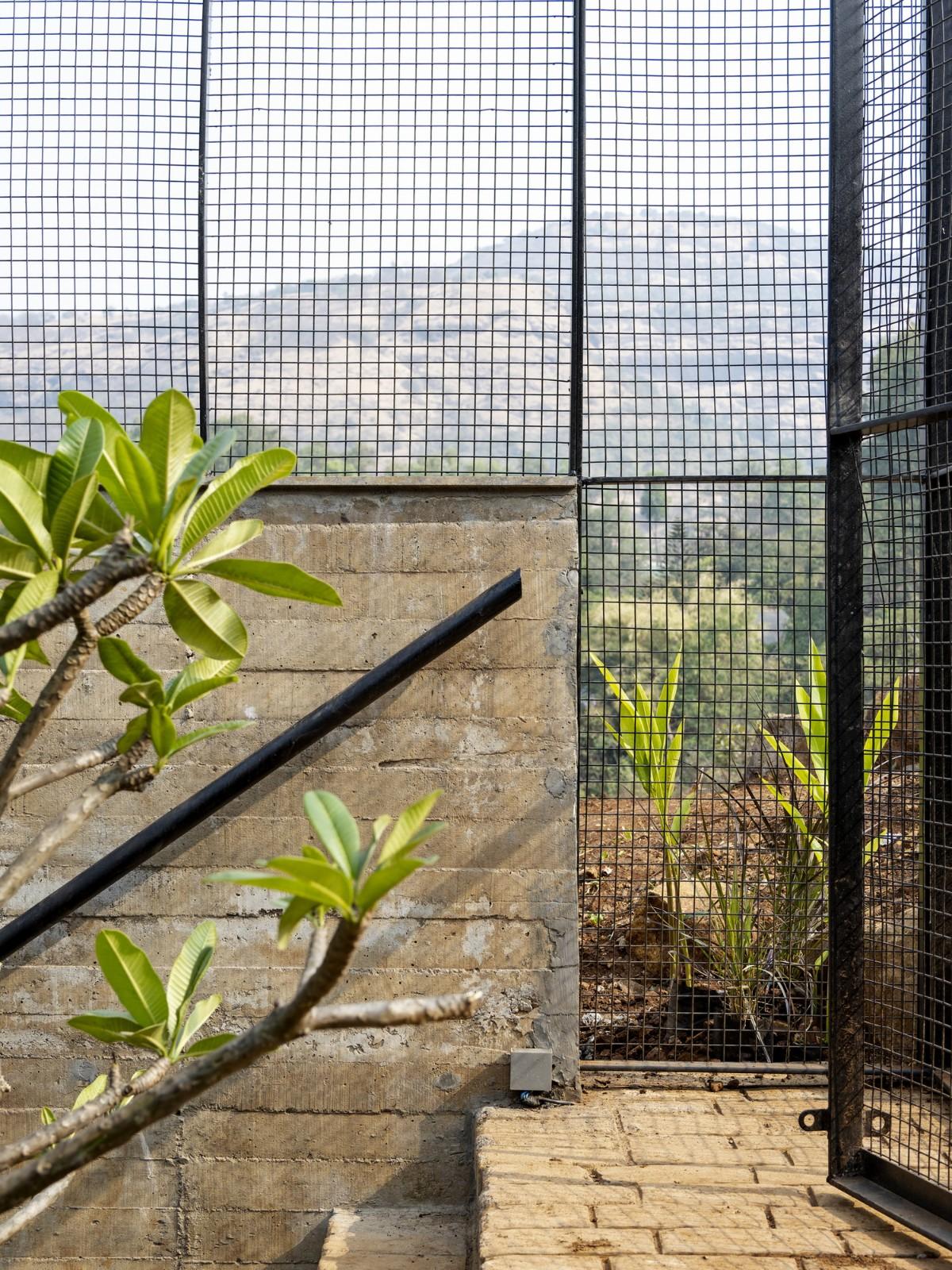 斜屋 / Red Brick Studio