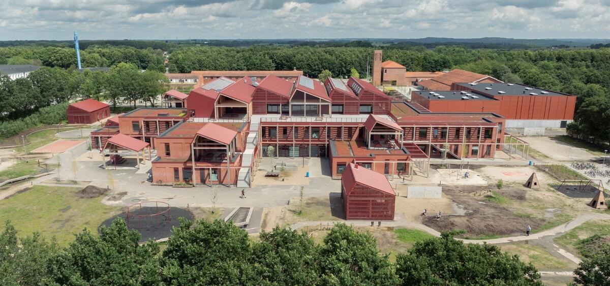 Dybkær 学校 / Sweco Architects