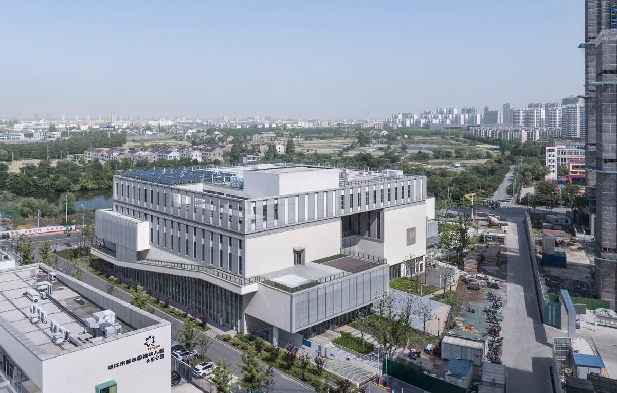 靖江滨江新城长阳邻里中心 / 南大建筑钟华颖工作室