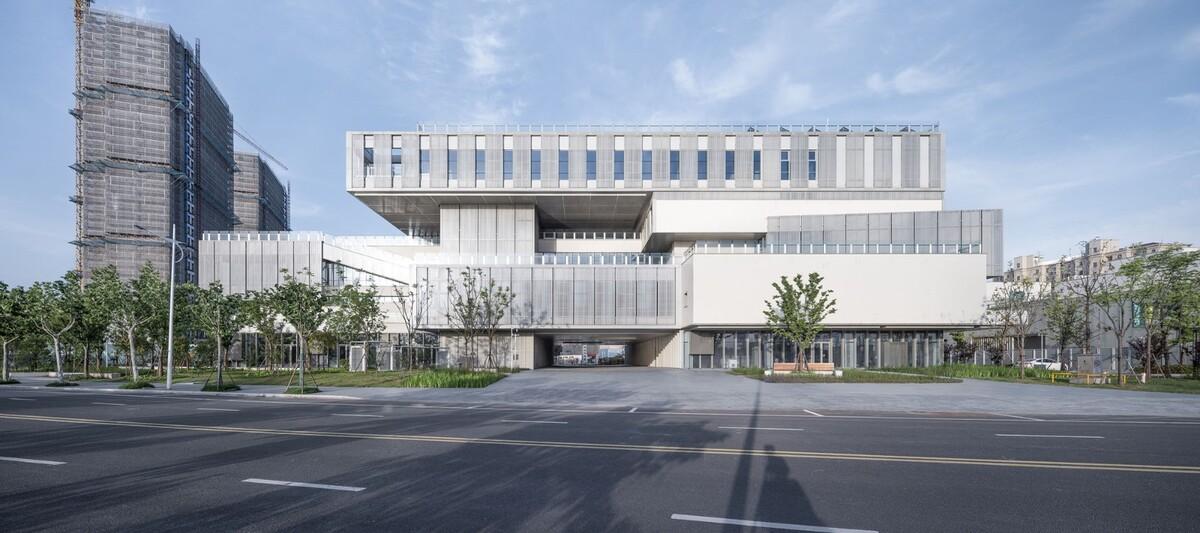 靖江滨江新城长阳邻里中心 / 南大建筑钟华颖工作室