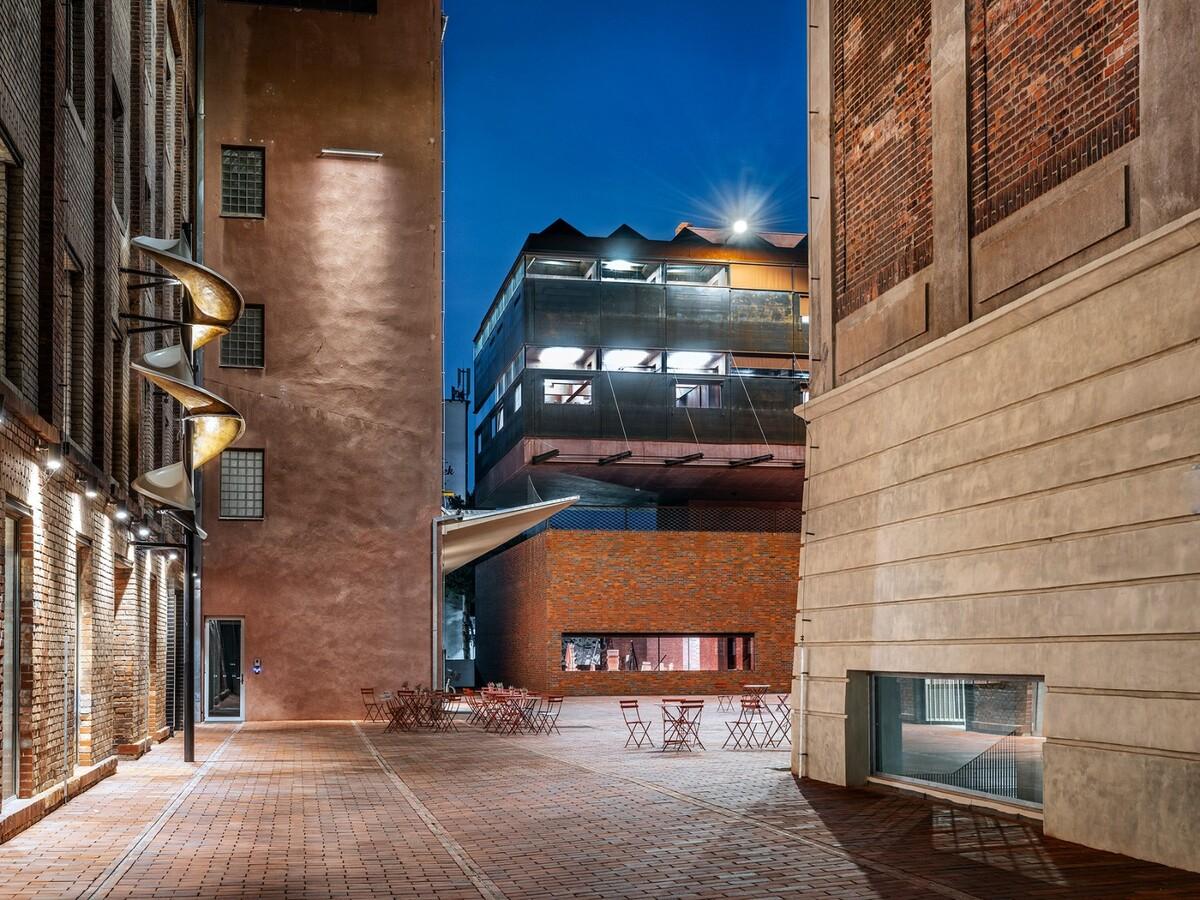 帕尔杜比采 GAMPA、Sféra 建筑群与自动化工厂公共空间 / Šépka architekti