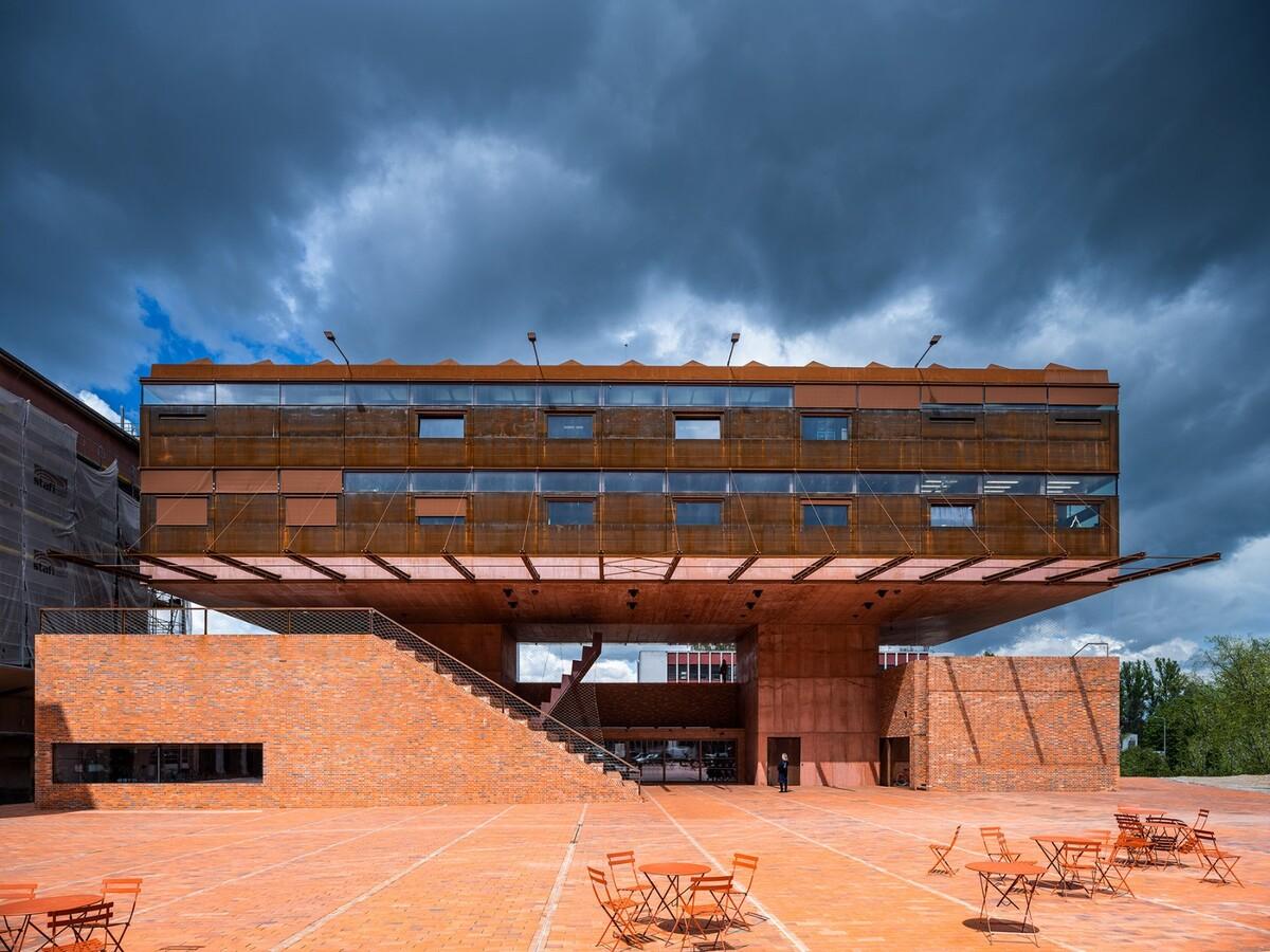 帕尔杜比采 GAMPA、Sféra 建筑群与自动化工厂公共空间 / Šépka architekti
