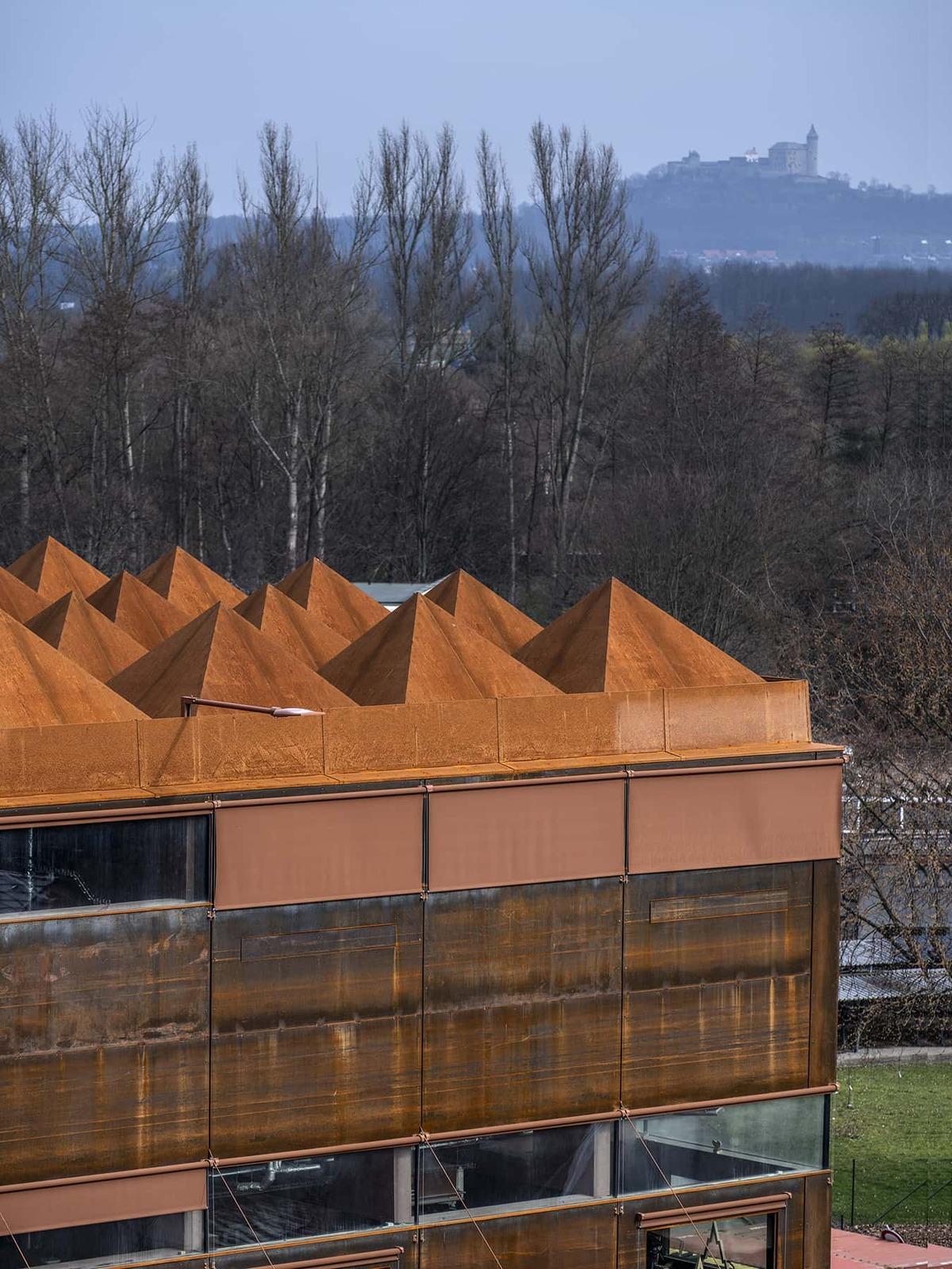 帕尔杜比采 GAMPA、Sféra 建筑群与自动化工厂公共空间 / Šépka architekti