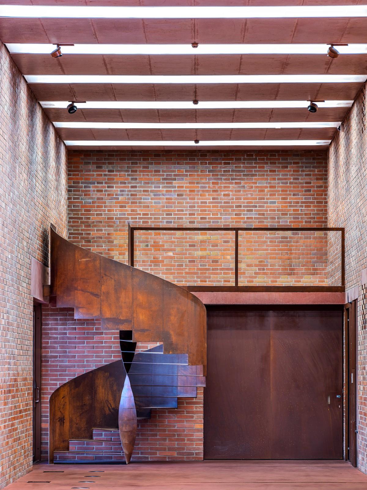 帕尔杜比采 GAMPA、Sféra 建筑群与自动化工厂公共空间 / Šépka architekti