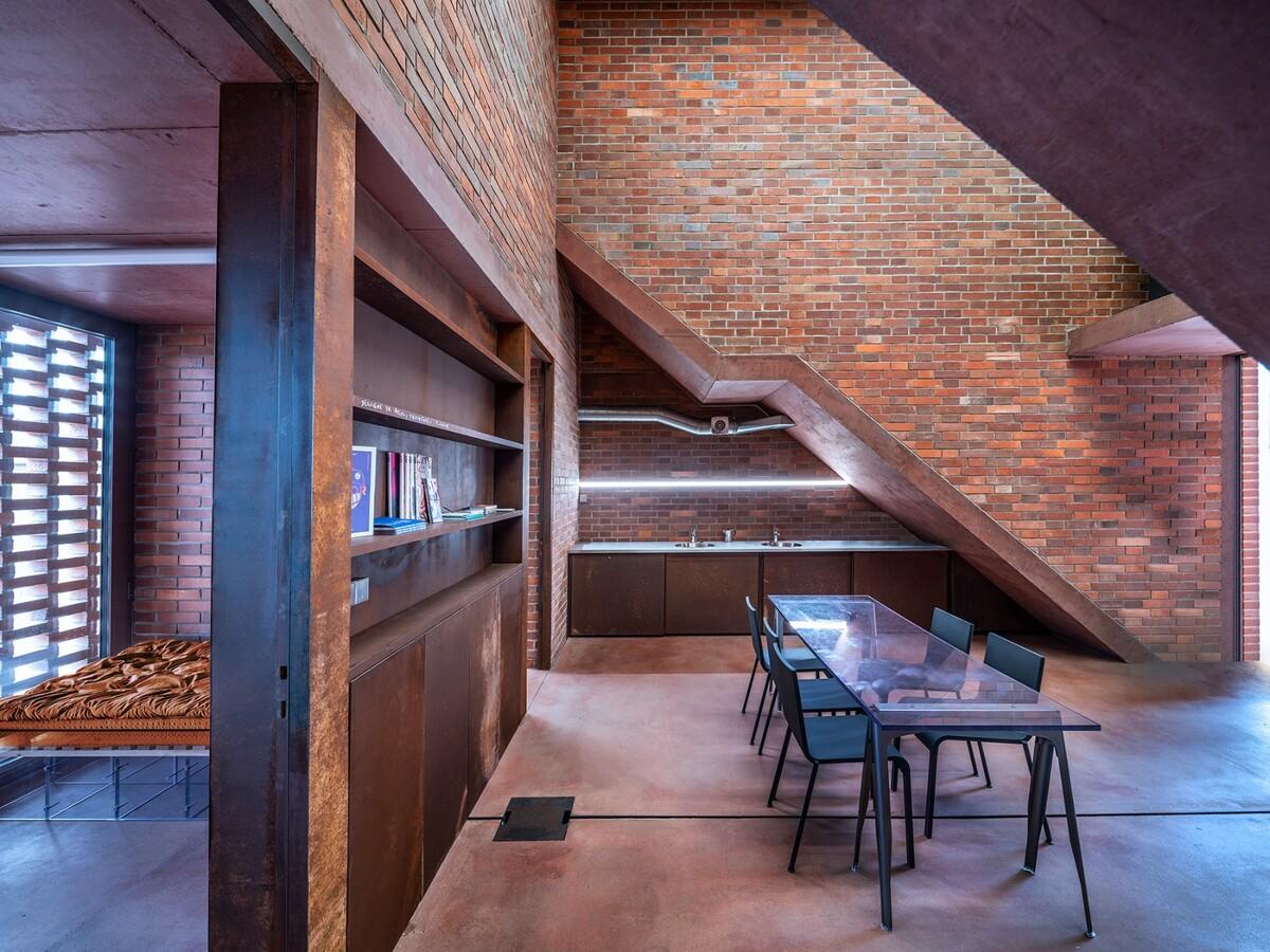 帕尔杜比采 GAMPA、Sféra 建筑群与自动化工厂公共空间 / Šépka architekti