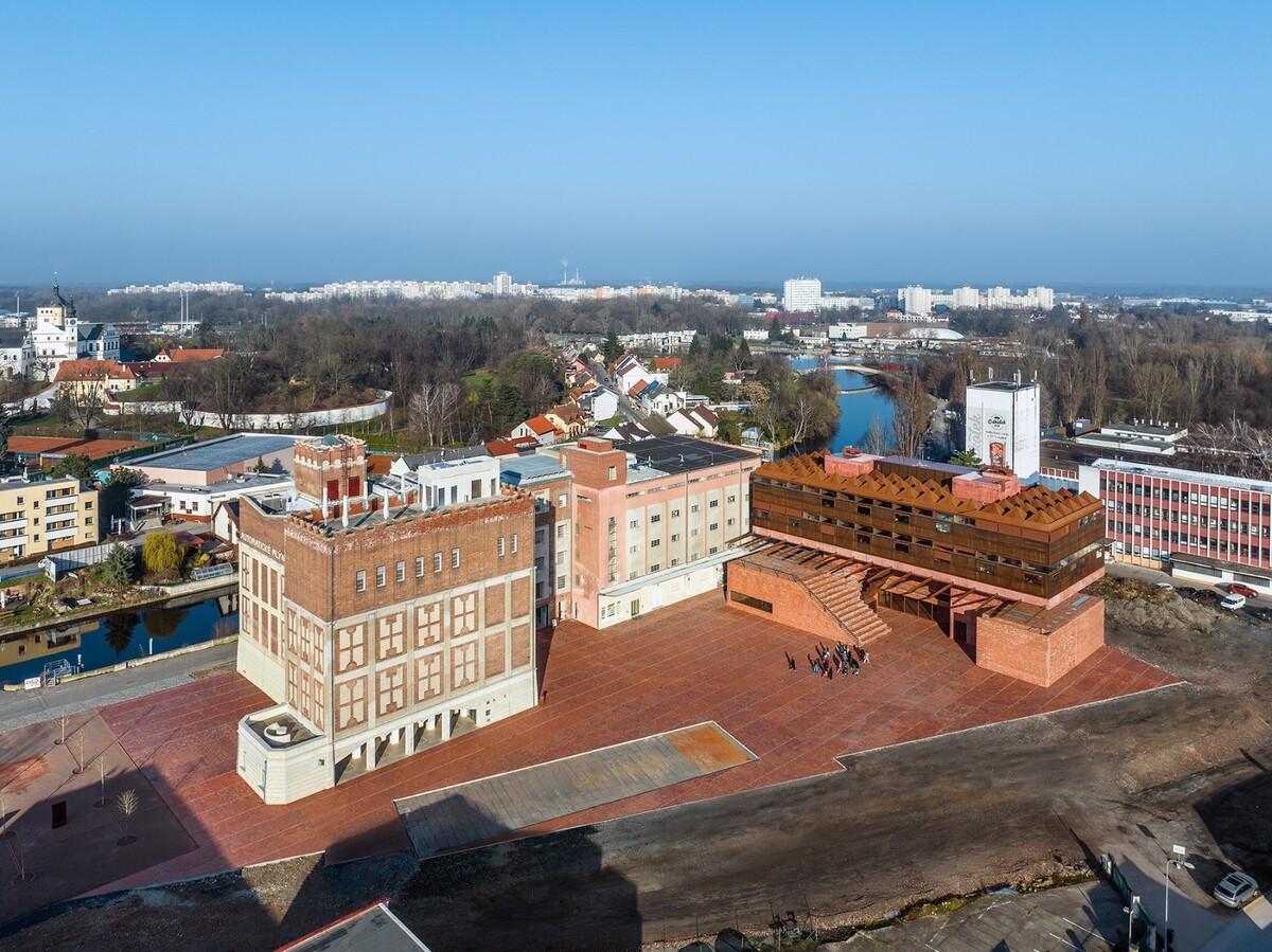 帕尔杜比采 GAMPA、Sféra 建筑群与自动化工厂公共空间 / Šépka architekti